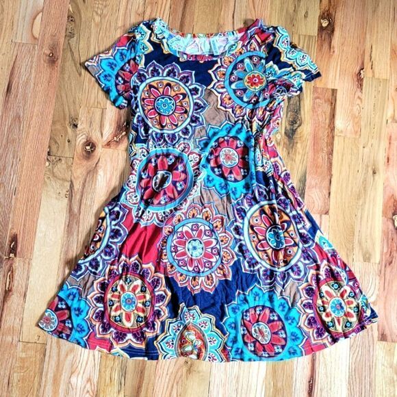Korsis Dresses & Skirts - 🤸‍♀️3 for 12🤸‍♂️ Paisley Short Sleeve Slip-on Pocketed Dress Small
